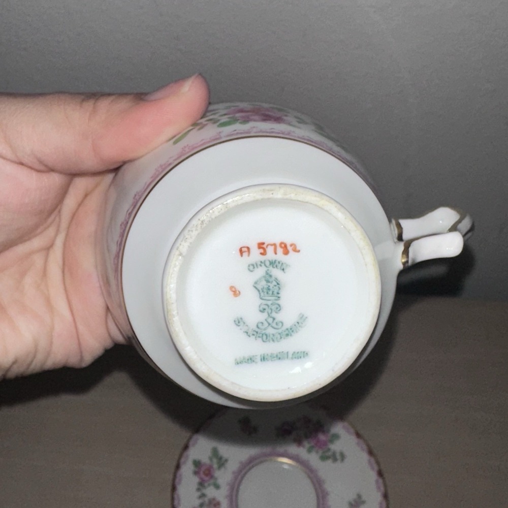 Vintage Crown STAFFORDSHIRE Hand Painted Bone China Tea Cup & Saucer Floral - Picture 7 of 9